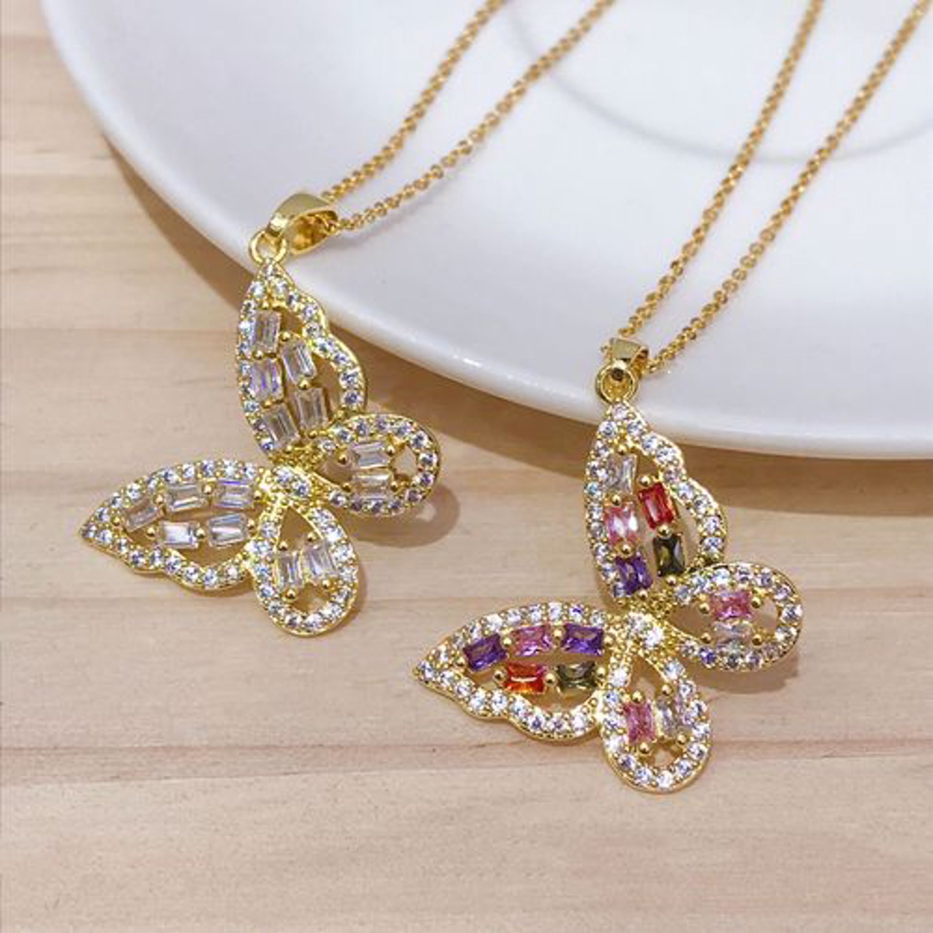 金颈锆石饰品
